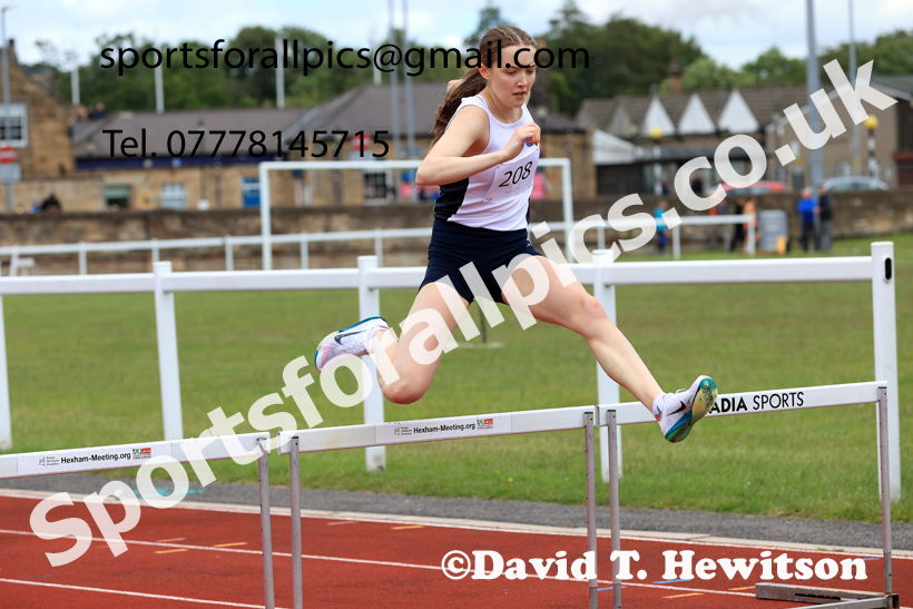 Hurdles, 2026 Northern Schools Inter Counties, Wentworth, Hexham. Photo: David T. Hewitson/Sports for All Pics